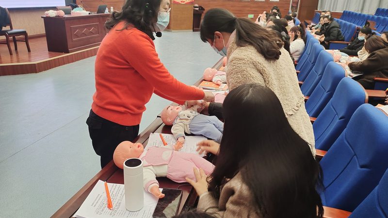 上海育儿嫂公司怎么选？揭秘挑选育儿嫂的五大关键点**